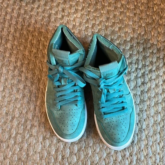 Like NEW - Picture 2 of 4